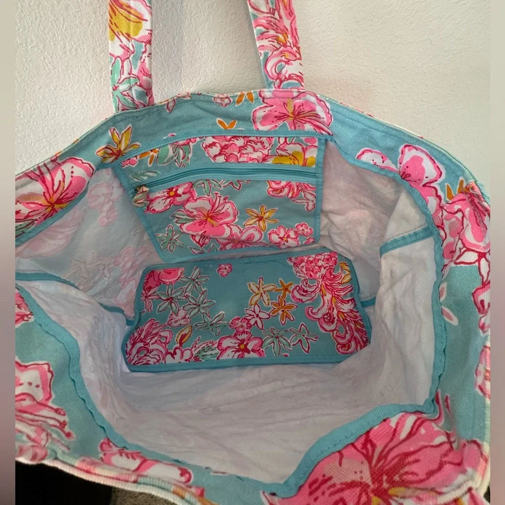 Lilly Pulitzer | The Beach Is Calling Blue Printed Tote Bag - Picture 3 of 5
